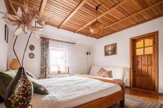 Отели типа «постель и завтрак» Dolina Harmonii Kopaniec Трехместный номер Делюкс-1